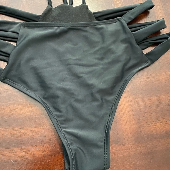 Brazilian women’s one piece black swimsuit size medium. - Picture 4 of 4